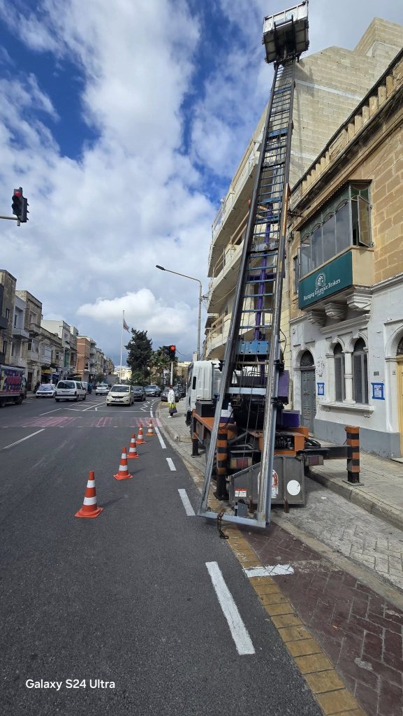 Malcolm_Lifter_Service