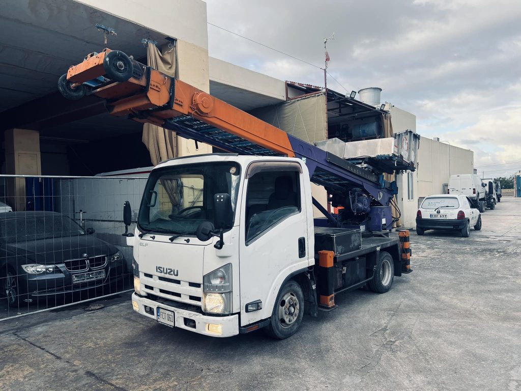 Malcolm_Lifter_Service