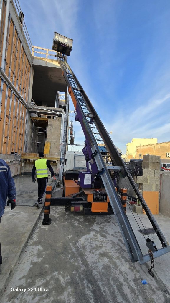 Malcolm_Lifter_Service