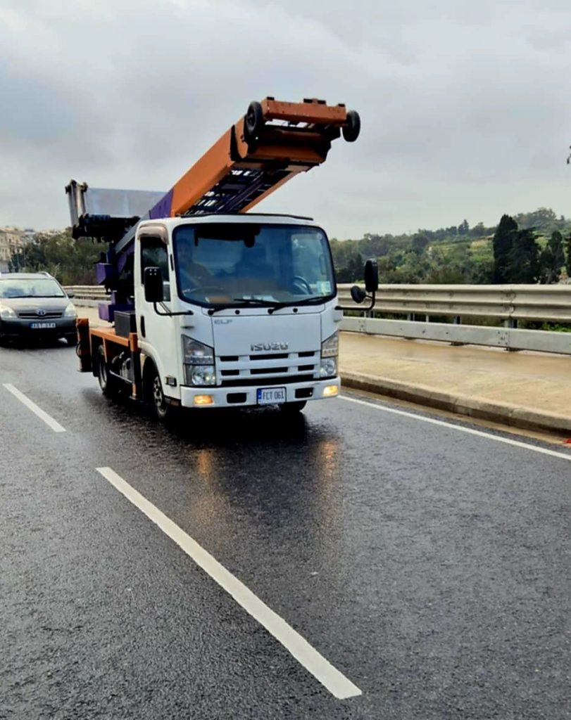 Malcolm_Lifter_Service