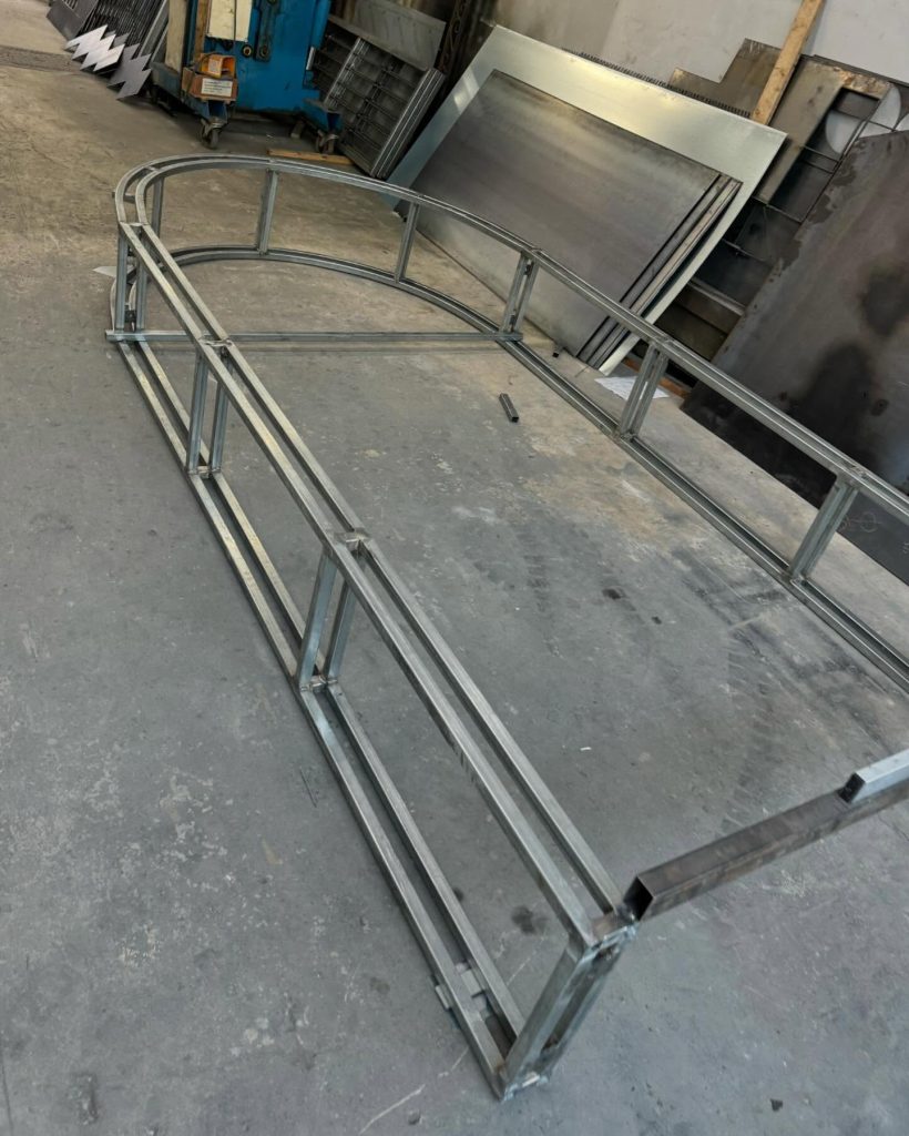 Madru_Aluminium_Steel